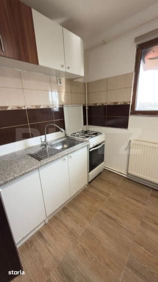 Apartament cu 3 camere semidecomandat în Craiovița Nouă
