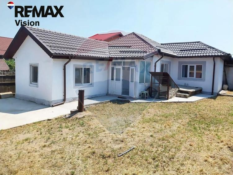 Casă individuală cu 4 camere cu Teren 284 Mp în Brestei