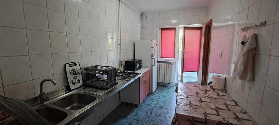 Casă cu 3 camere decomandat în Faleza Nord