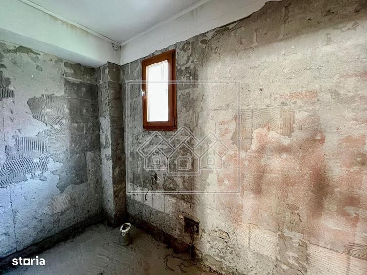 Casa de vanzare - 4 camere, 130 mp - Centrul Istoric - 2