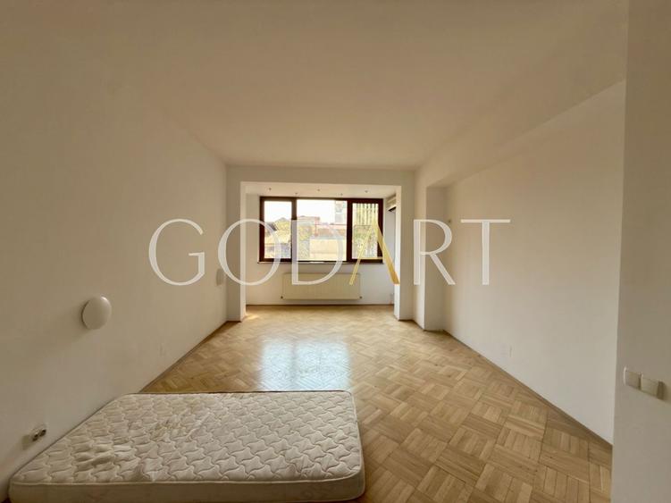 Apartament cu 3 camere decomandat în Aviatorilor