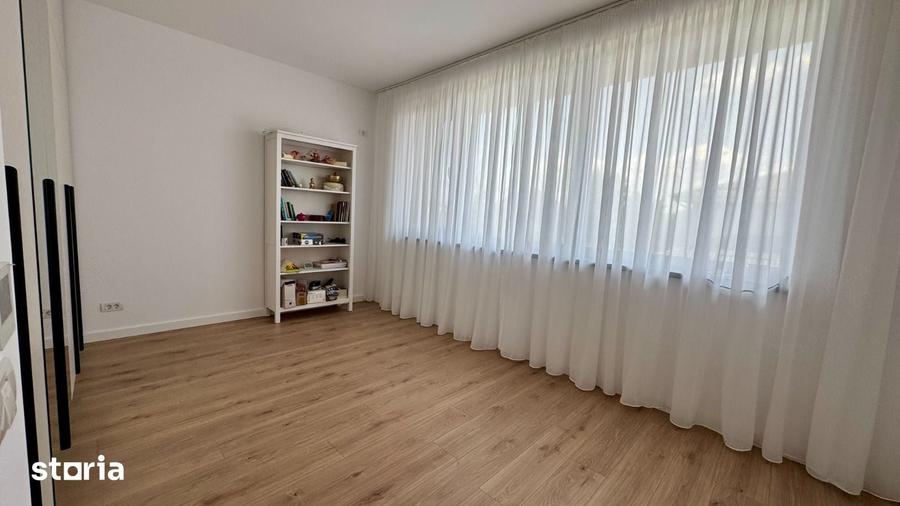 Casă cu 5 camere cu Teren 377 Mp în Tamași