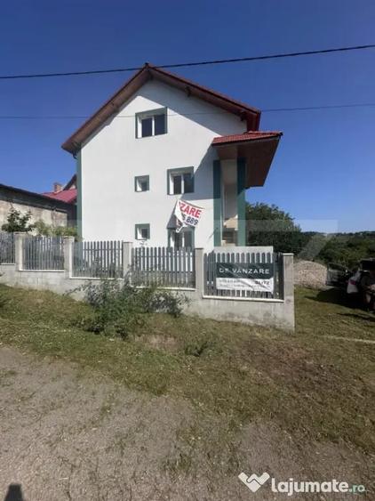 Casă cu 4 camere cu Teren 500 Mp în Central