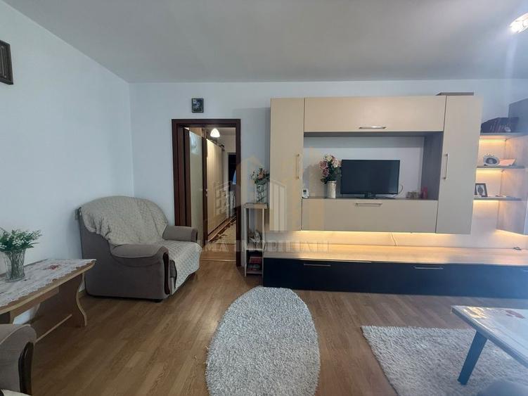 Apartament cu 3 camere semidecomandat, mobilat în Gării
