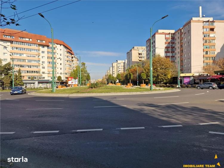 Apartament cu 3 camere decomandat în Est