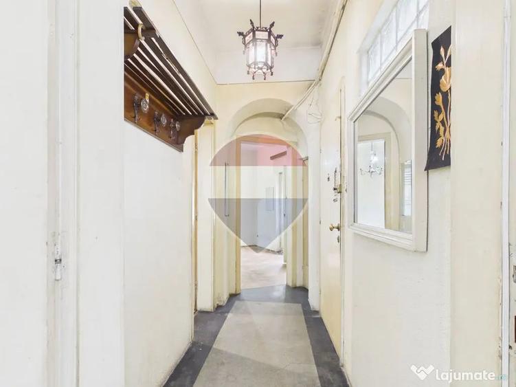 Apartament cu 4 camere semidecomandat în Ferdinand