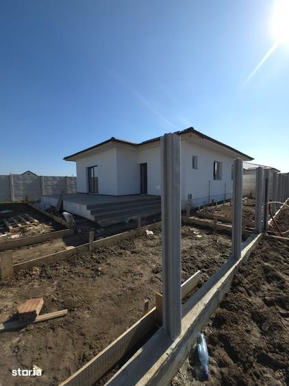 Casă cu 4 camere cu Teren 400 Mp în Clinceni
