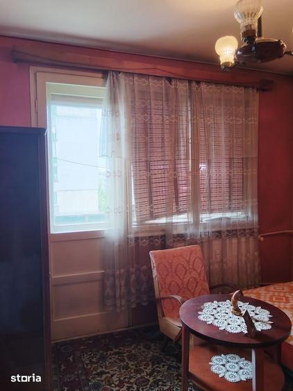 Apartament cu 3 camere semidecomandat în Andrei Mureșanu