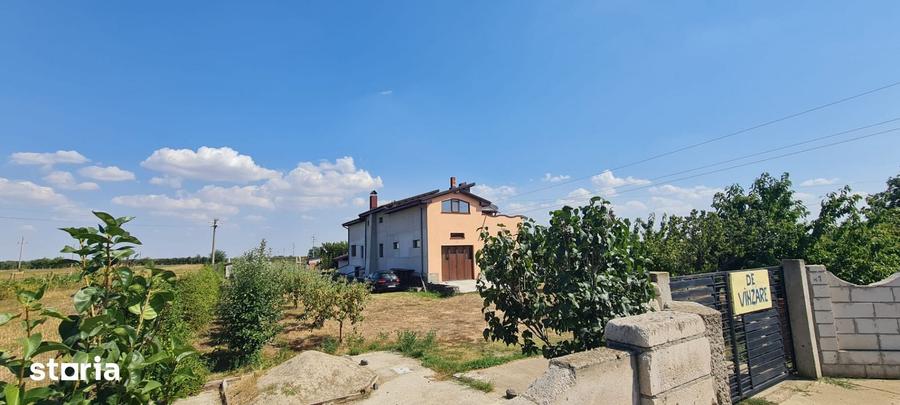 Casă cu 7 camere cu Teren 8000 Mp în Cosmești