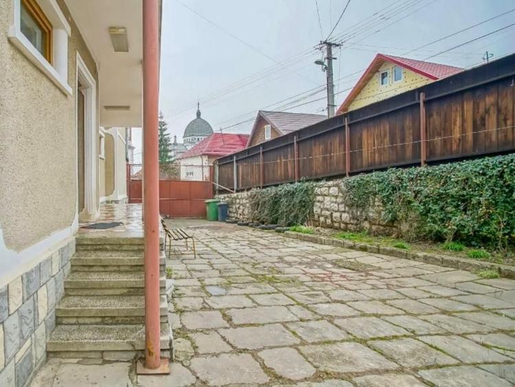 Casă cu 4 camere în Turcheș