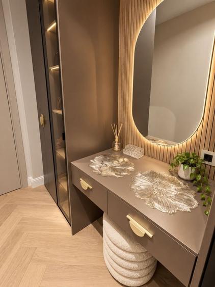 Apartament cu 2 camere semidecomandat, mobilat în Central