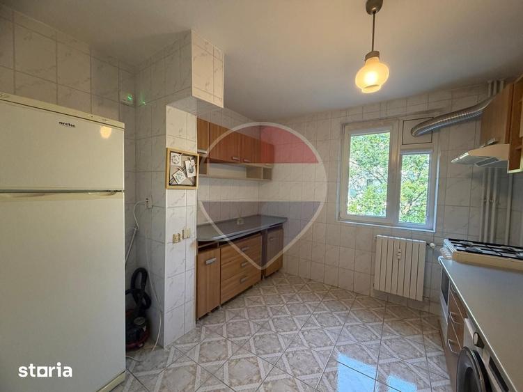 Apartament cu 3 camere în Drumul Taberei