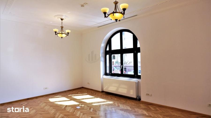 Casă cu 6 camere cu Teren 474 Mp în Romană