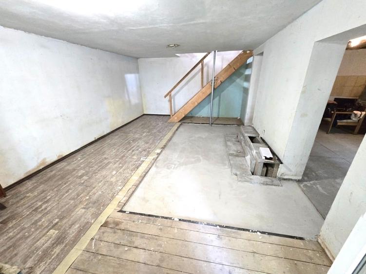 Duplex cu 5 camere cu Canalizare în Chitila
