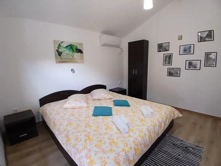 Spațiu comercial, de 800 mp, în Eșelnița