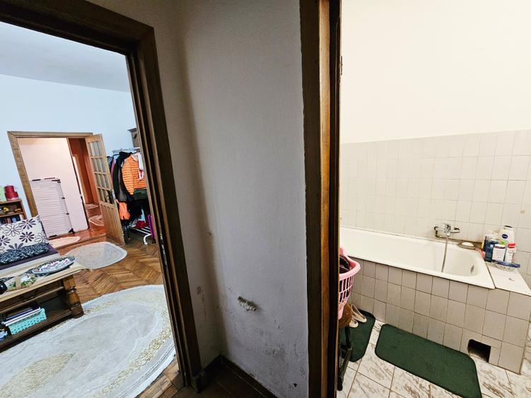 Casă individuală cu 7 camere cu Canalizare în Ultracentral