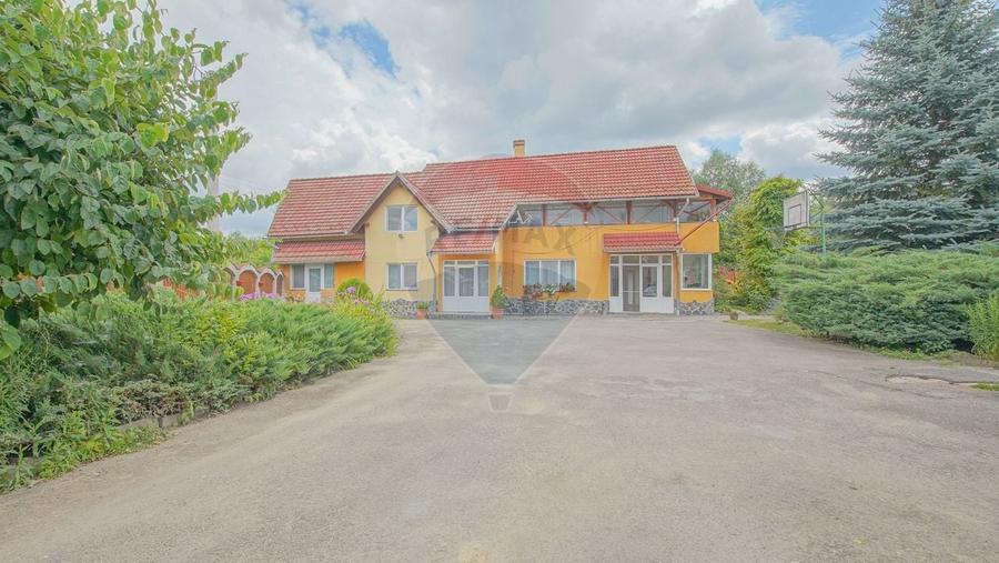 Casă individuală cu 7 camere cu Teren 800 Mp în Purcăreni