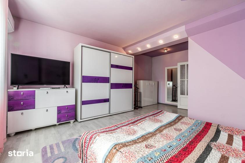 Casă cu 7 camere cu Teren 415 Mp în Șega