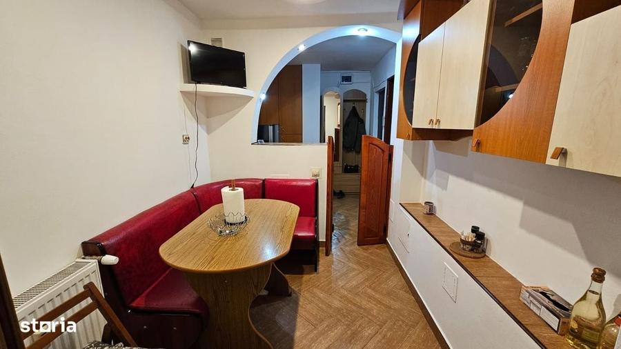 Apartament cu 3 camere decomandat în Lăpuș