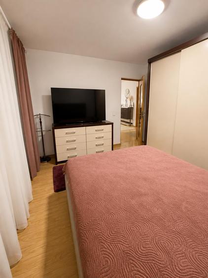 Apartament cu 4 camere decomandat în Central