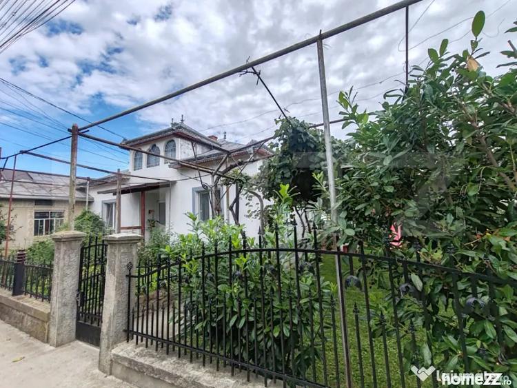 Casă cu 7 camere cu Teren 720 Mp în Central