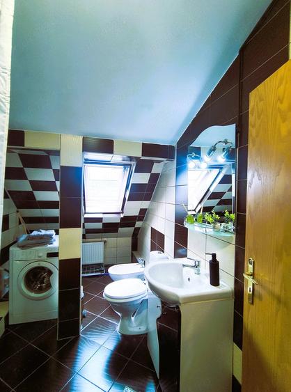 Apartament cu 3 camere decomandat în Între Lacuri