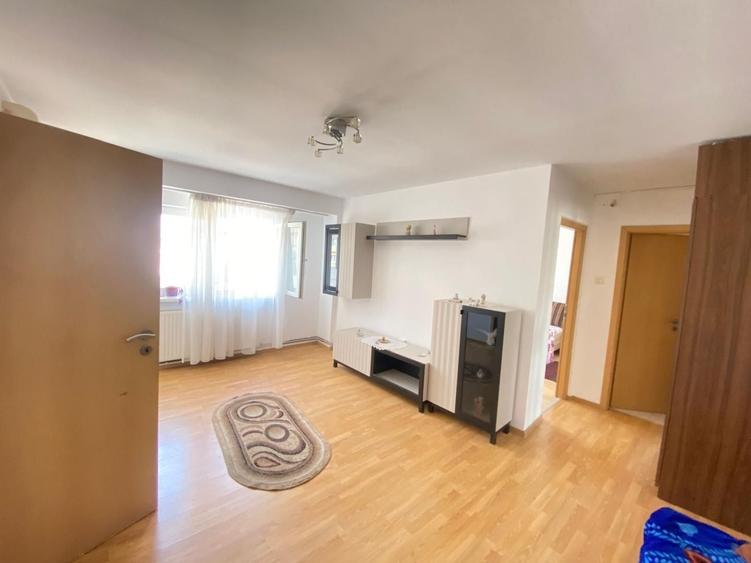 Apartament cu 2 camere de închiriat - 1
