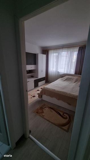 Apartament cu 3 camere semidecomandat în Prisăcani