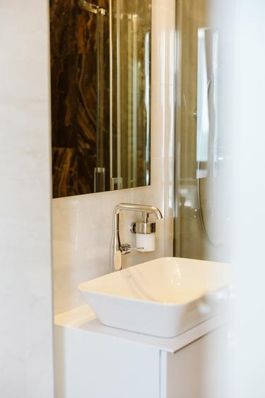 Penthouse cu 2 camere semidecomandat, mobilat în 13 Septembrie