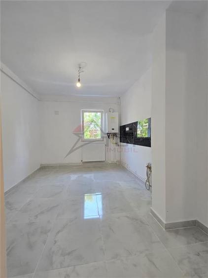 Apartament cu 4 camere decomandat în Dacia