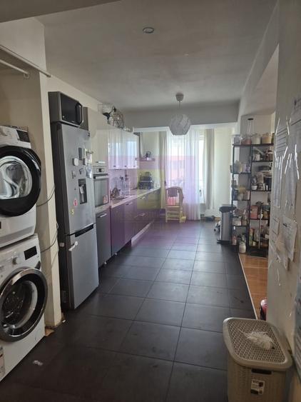 Apartament cu 3 camere decomandat în Dudești