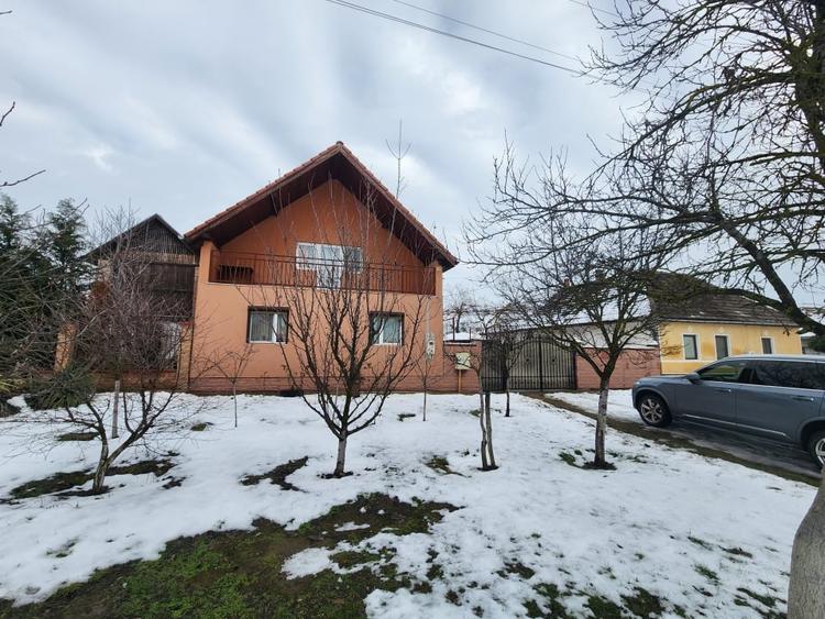 Casă individuală cu 7 camere cu Garaj în Biled