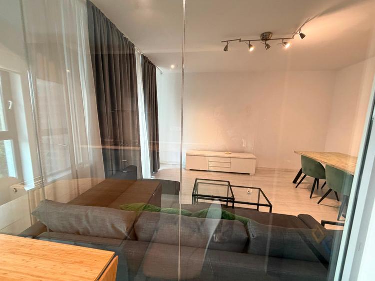 Apartament cu 4 camere decomandat în Politehnica