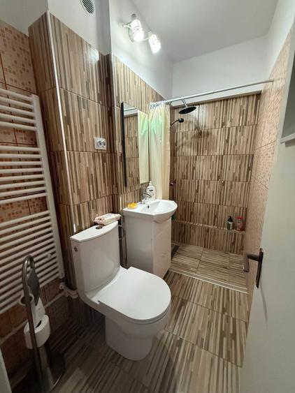 Apartament cu 3 camere decomandat, mobilat în Central