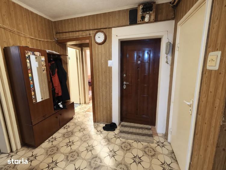 Apartament cu 4 camere decomandat în Tudor