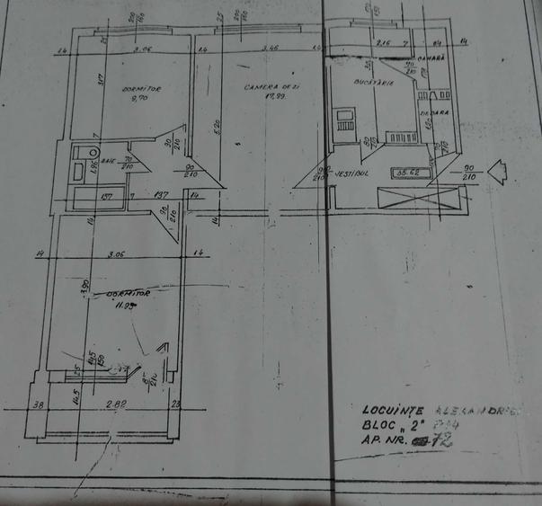 Apartament cu 3 camere semidecomandat în Rahova