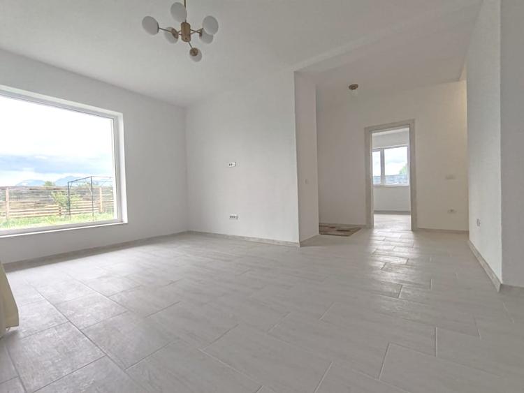 Casă individuală cu 3 camere cu Garaj în Sânpetru