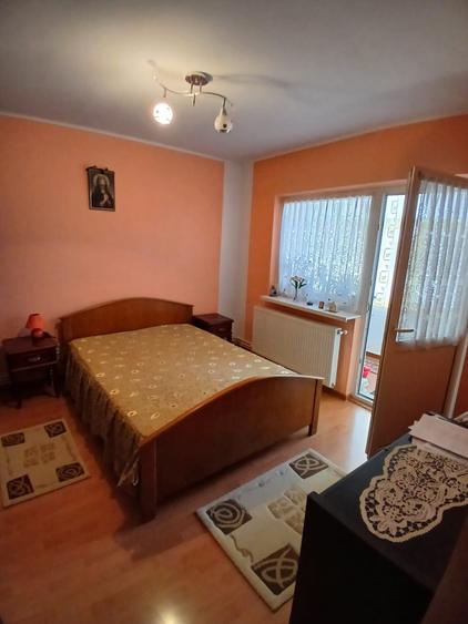 Apartament cu 3 camere decomandat în CET