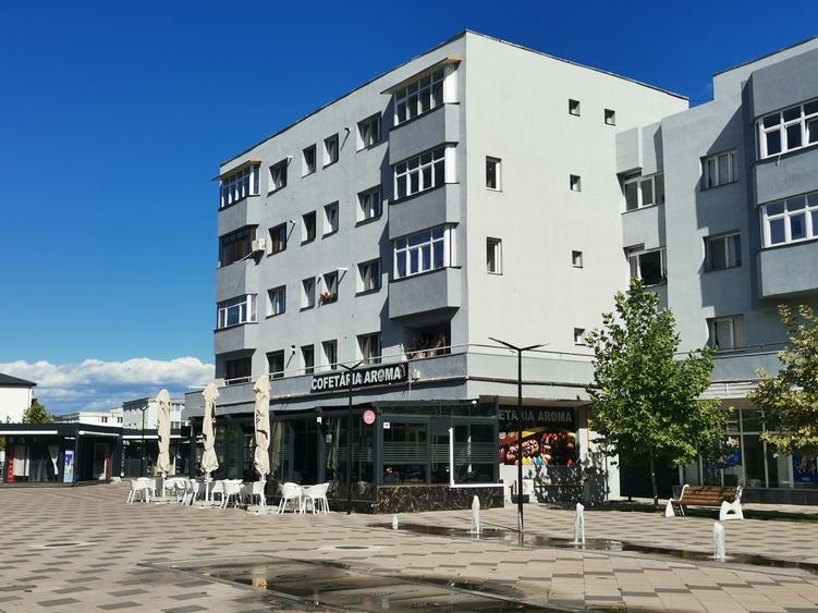 Apartament cu 4 camere decomandat în Central
