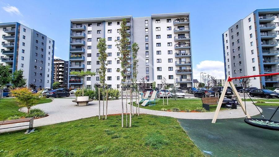 Apartament cu 3 camere decomandat în Tractorul