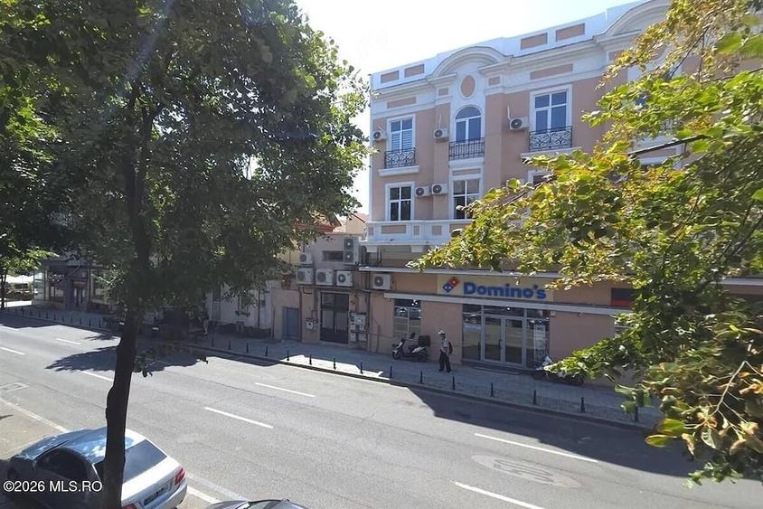 Apartament cu 5 camere semidecomandat în Central