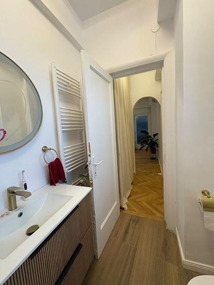 Apartament cu 4 camere decomandat în Calea Victoriei