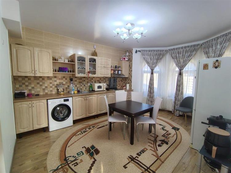 Casă individuală cu 7 camere cu Teren 800 Mp în Sfântu Ilie