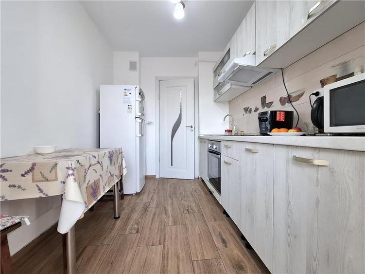 Apartament cu 2 camere decomandat, mobilat în Central