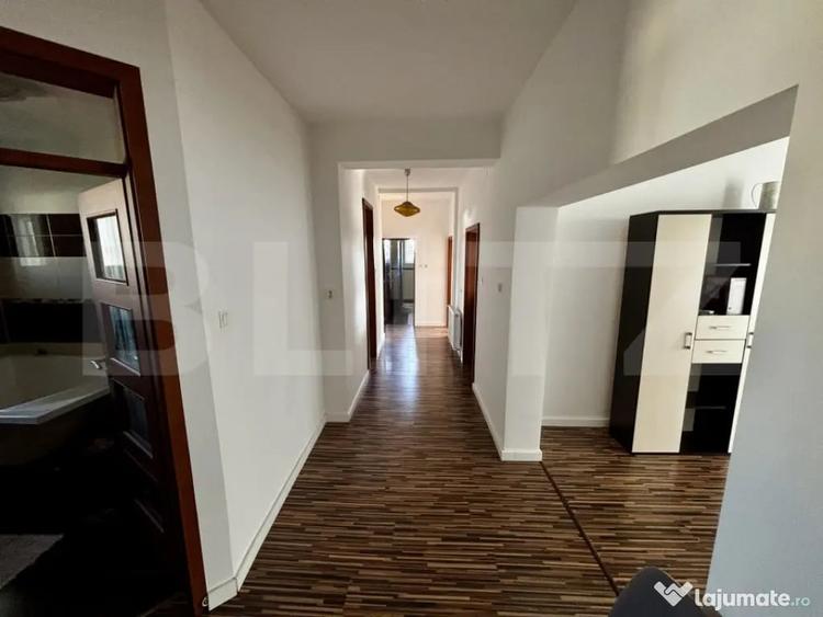 Apartament cu 4 camere decomandat în Central