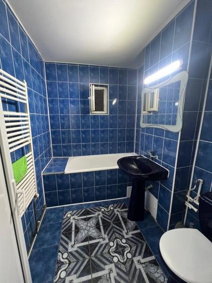Apartament cu 4 camere decomandat în Craiovița Nouă