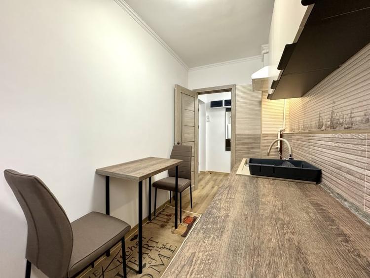 Apartament cu 3 camere decomandat, mobilat în Central