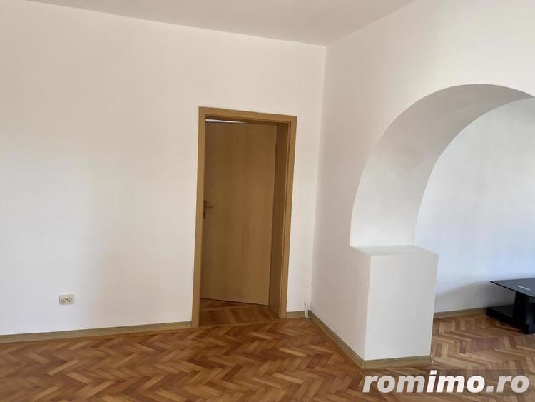 Casă cu 3 camere cu Teren 1000 Mp în Central
