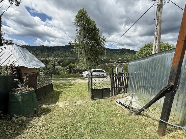 Casă cu 4 camere cu Teren 1500 Mp în Corbi