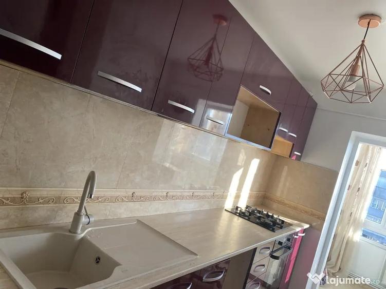 Apartament cu 3 camere decomandat în Central